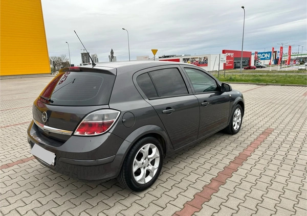Opel Astra cena 11900 przebieg: 307386, rok produkcji 2011 z Rumia małe 92